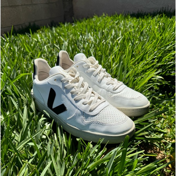 VEJA V-10 Sneakers as seen on Meghan Markle fits women 11.5  men size 10 unisex - Picture 5 of 16